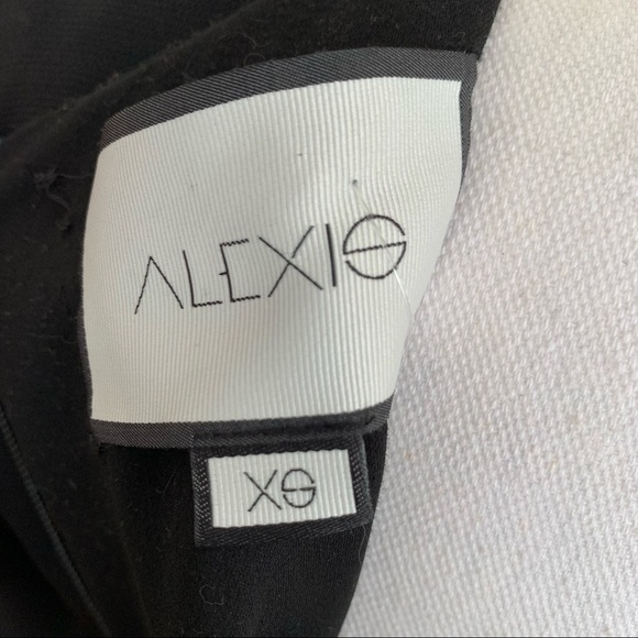 Alexis V Neck Waist Tie Dress in Black sz XS - Picture 5 of 5